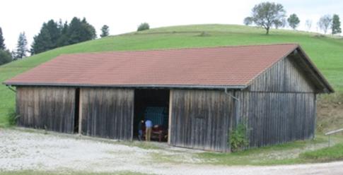 Abb. 3a: Untersuchte Maschinenhalle - äusseres Erscheinungsbild (Fotos u. Zeichnung: Simon) Abb. 3a: Untersuchte Maschinenhalle - äusseres Erscheinungsbild (Fotos u. Zeichnung: Simon)