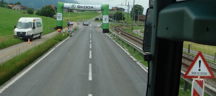 Bei der Anreise mit dem Bus fahren wir ein Stück auf der Strecke der "Tour de Suisse" Bei der Anreise mit dem Bus fahren wir ein Stück auf der Strecke der "Tour de Suisse"