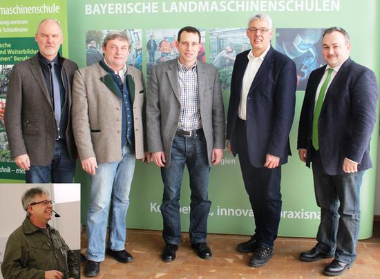 Die Veranstalter und Referenten des Landtechniktages (von links): Christian Beckmann (Leiter Landmaschinenschule), Georg Schmid-Meier, Dr. Martin Müller, Peter Settele, Martin Gehring, Johann Giftthaler (unten) / © ALB Bayern e.V. Die Veranstalter und Referenten des Landtechniktages (von links): Christian Beckmann (Leiter Landmaschinenschule), Georg Schmid-Meier, Dr. Martin Müller, Peter Settele, Martin Gehring, Johann Giftthaler (unten)