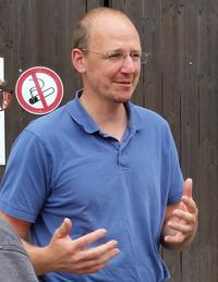 Der Geschäftsführer, Andreas Baumann, erläuterte uns die Produktionszweige des Betriebes / © M. Müller - ALB Bayern e.V. Der Geschäftsführer, Andreas Baumann, erläuterte uns die Produktionszweige des Betriebes