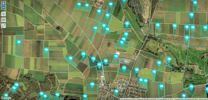 Übersicht über die angelegten Schläge auf einem Luftbild (Google Maps) in Claas Telematics / © Streicher - ALB Bayern / CLAAS KGaA mbH Übersicht über die angelegten Schläge auf einem Luftbild (Google Maps) in Claas Telematics
