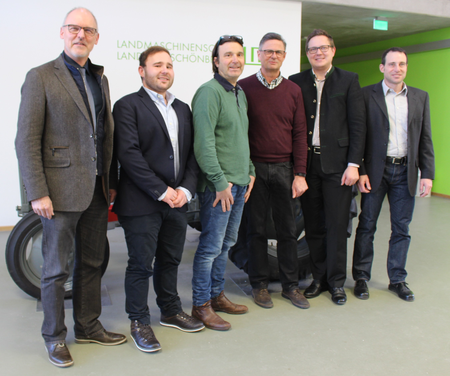 Die Veranstalter und Referenten des Landtechniktages (von liknks): Christian Beckmann (Leiter Landmaschinenschule), Alexander Sturm, Josef Bauer, Stefan Jehle, Anton Fuchs, Dr. Martin Mülller (Geschäftsführer ALB Bayern e.V.) / © M. Müller, ALB Bayern e.V. Die Veranstalter und Referenten des Landtechniktages (von liknks): Christian Beckmann (Leiter Landmaschinenschule), Alexander Sturm, Josef Bauer, Stefan Jehle, Anton Fuchs, Dr. Martin Mülller (Geschäftsführer ALB Bayern e.V.)