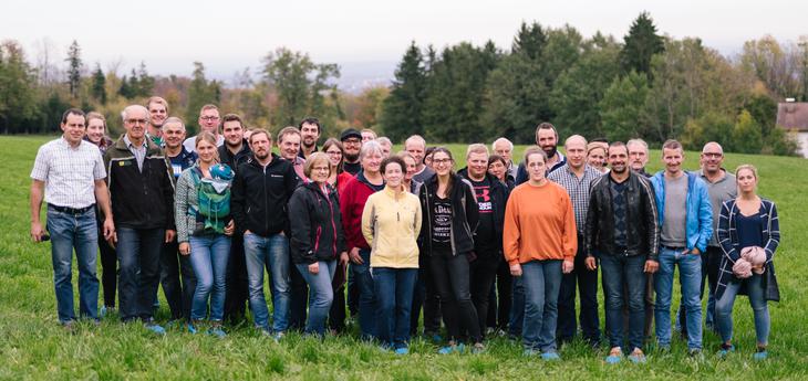 Teilnehmergruppe mit 44 Personen am 2. Tag, Raum Oberösterreich und Südbayern / © Philipp Wagner - ALB Bayern e.V. Teilnehmergruppe mit 44 Personen am 2. Tag, Raum Oberösterreich und Südbayern