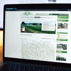 Die Bewässerungs-App ist eine Desktop-Anwendung, die aber auch mit mobilen Endgeräten eingesetzt werden kann / © Lukas Müller - ALB Bayern e.V. Die Bewässerungs-App ist eine Desktop-Anwendung, die aber auch mit mobilen Endgeräten eingesetzt werden kann