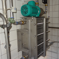 Vorkühler in Milchkühlanlagen können durch das BMEL gefördert werden / © J. Neiber (LfL) Vorkühler in Milchkühlanlagen können durch das BMEL gefördert werden