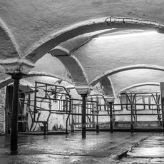 Traunsteiner Konzept - Melkzentrum im Bestand, Kühe im frei stehenden neuen Stall / © Ludwig Huber (AELF Traunstein) Traunsteiner Konzept - Melkzentrum im Bestand, Kühe im frei stehenden neuen Stall