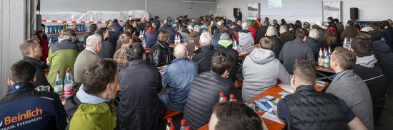 Praxisberichte gab es in einer Lagerhalle für Kartoffeln. / © Lukas Müller - ALB Praxisberichte gab es in einer Lagerhalle für Kartoffeln.